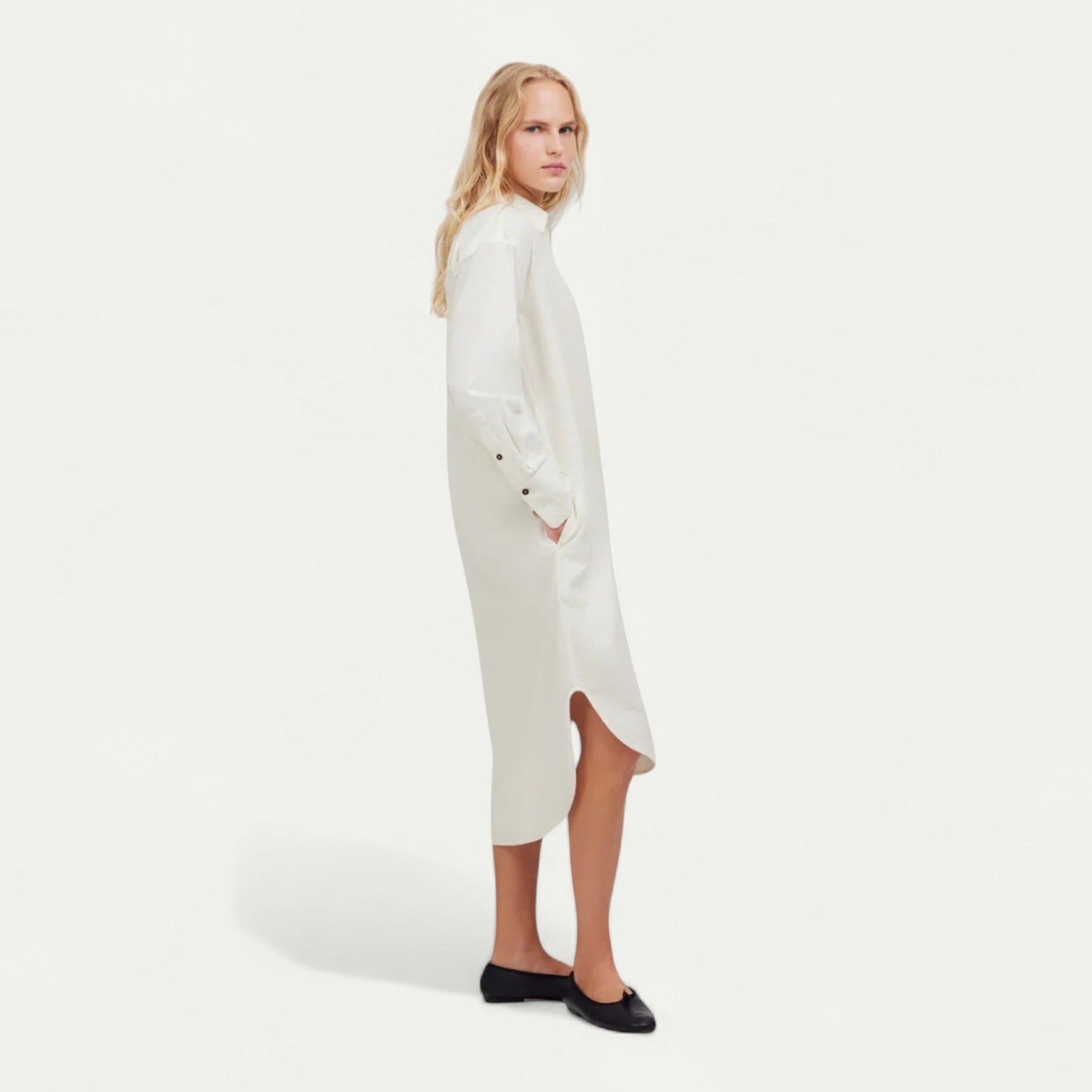 Azirado elegant midi shirt dress in white with long sleeves and side pockets for a sophisticated look